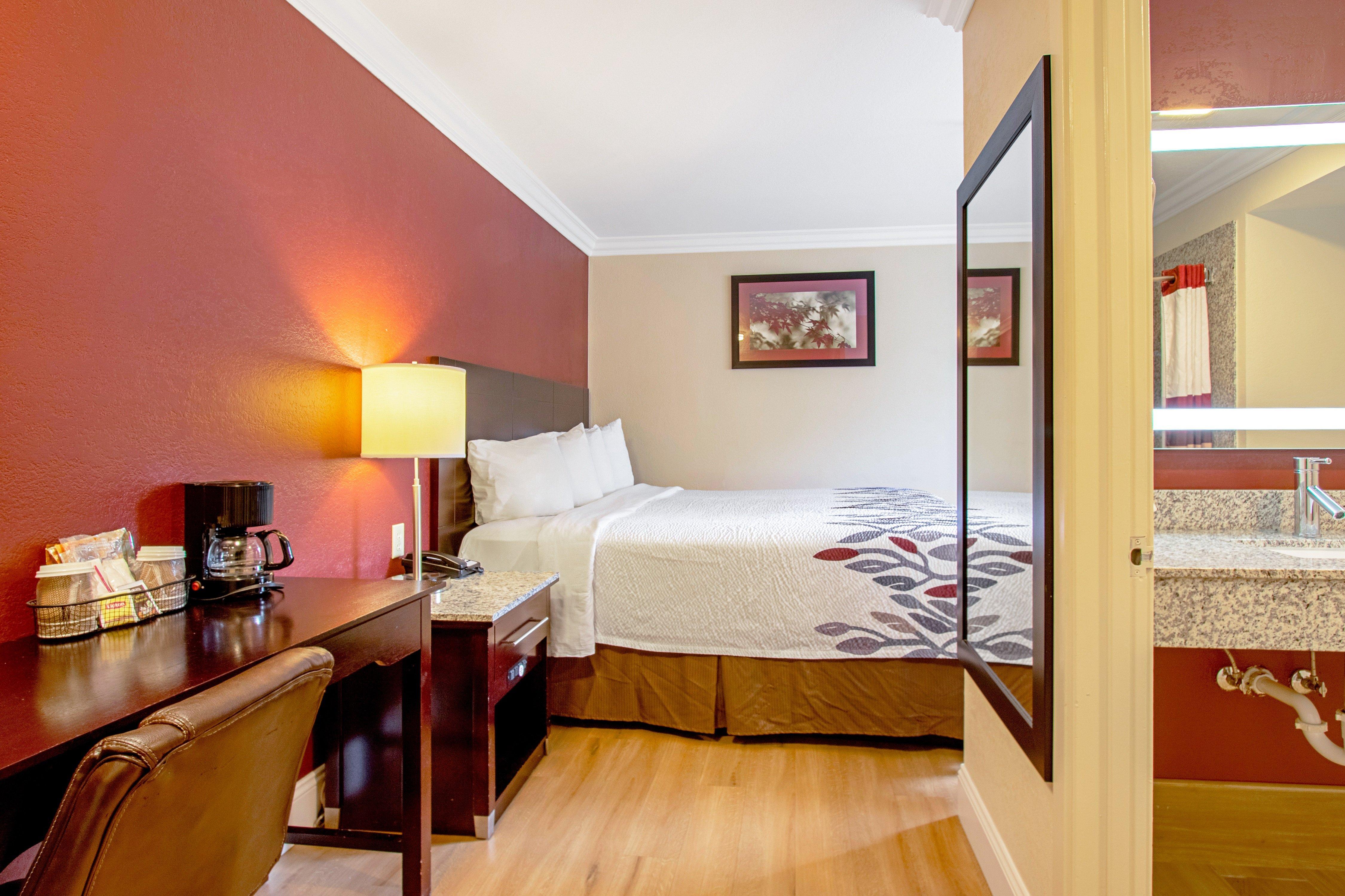 Americas Best Value Inn & Suites Monterey Bagian luar foto